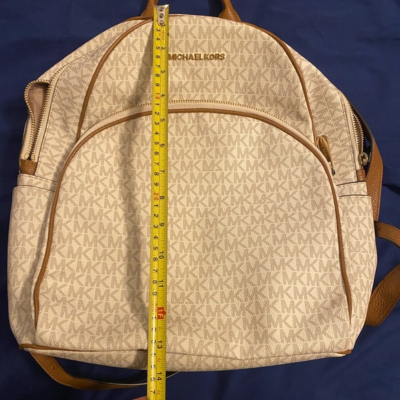 Michael Kors Large backpack purse White/cream and Tan with Gold zippers - Picture 10 of 12